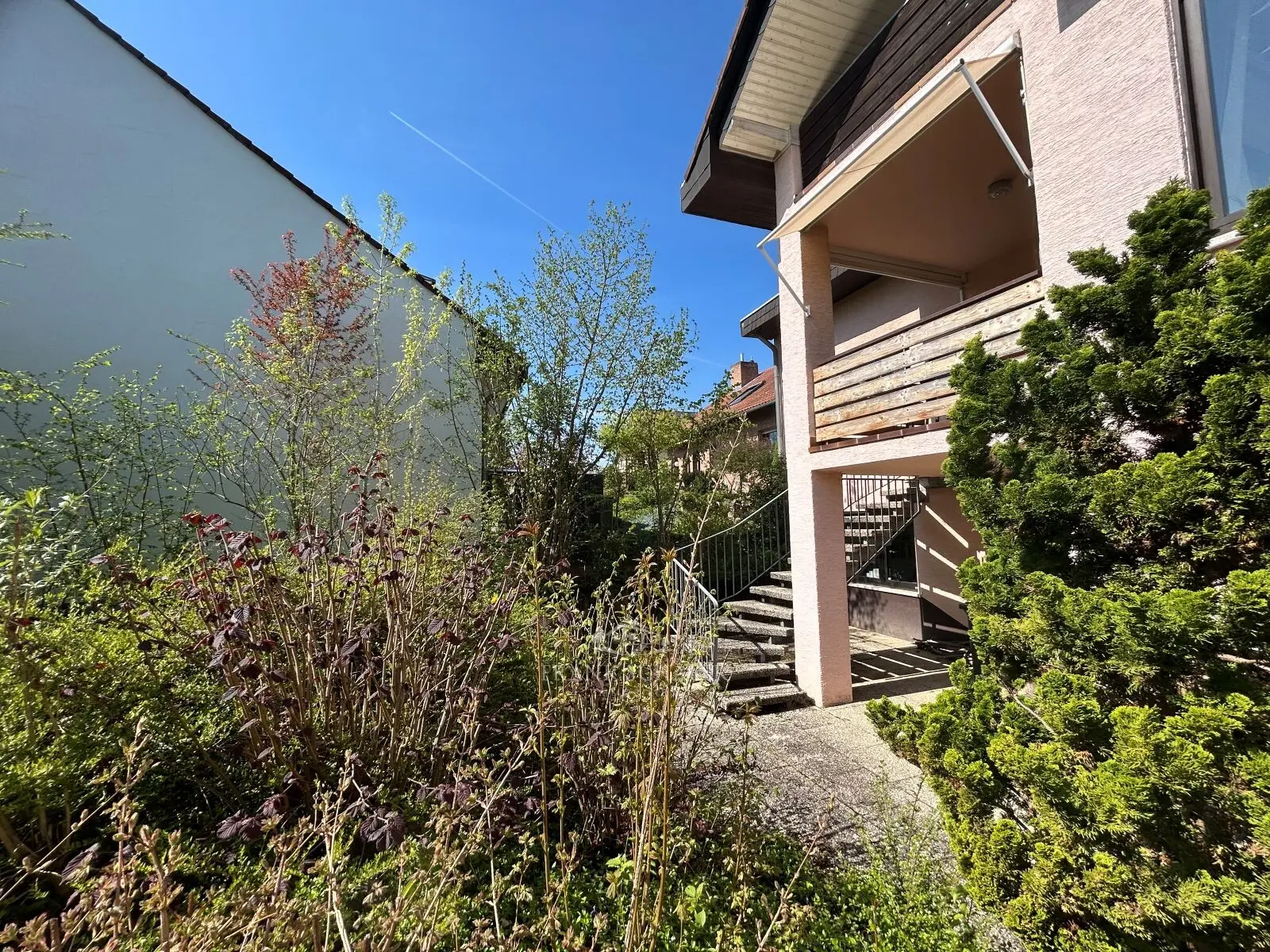 Treppe vom Garten ins EG