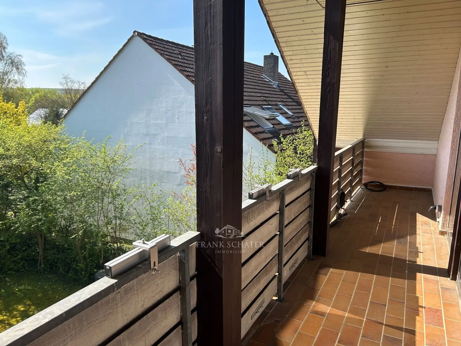 schöner großer Balkon