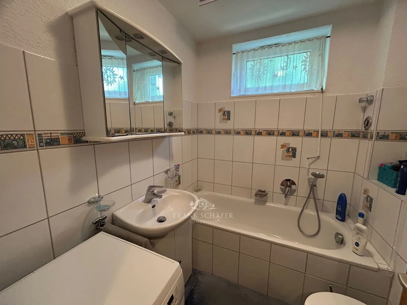 Tageslichtbad mit Badewanne